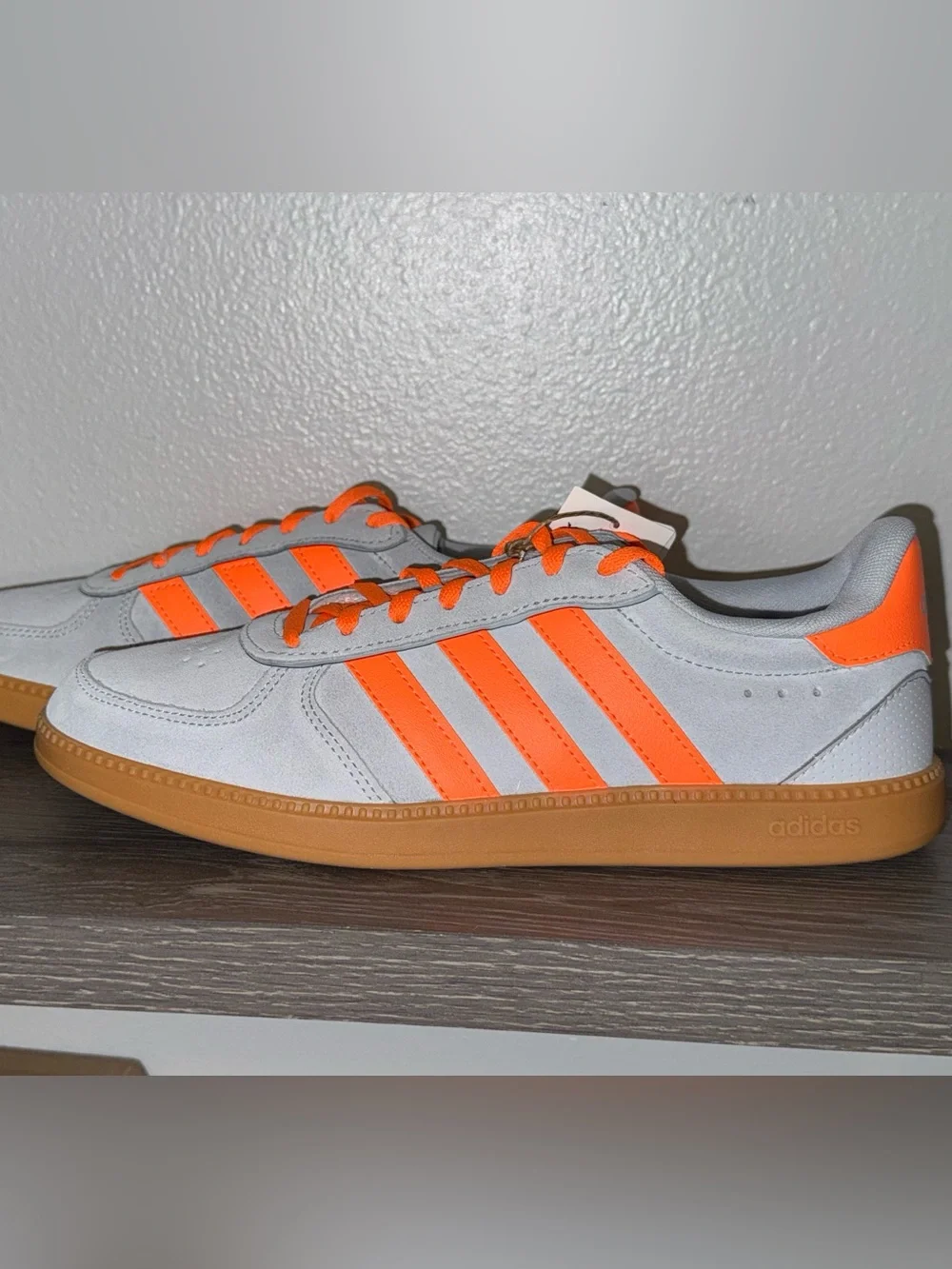 adidas women’s Breaknet Sleek sneaker size 8W, grey/orange, brand new in box
